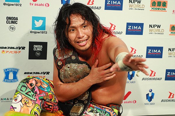 新日本プロレスリング株式会社 ヒロム 本間 おまえ本当にケガしたのか 首 本当にやってんのかよ 俺がエルボー何発してもビクともしねーじゃないか 中略 そして見てる人間 アイツがケガをした 俺をケガした そんな風に思いながら見るんじゃねー