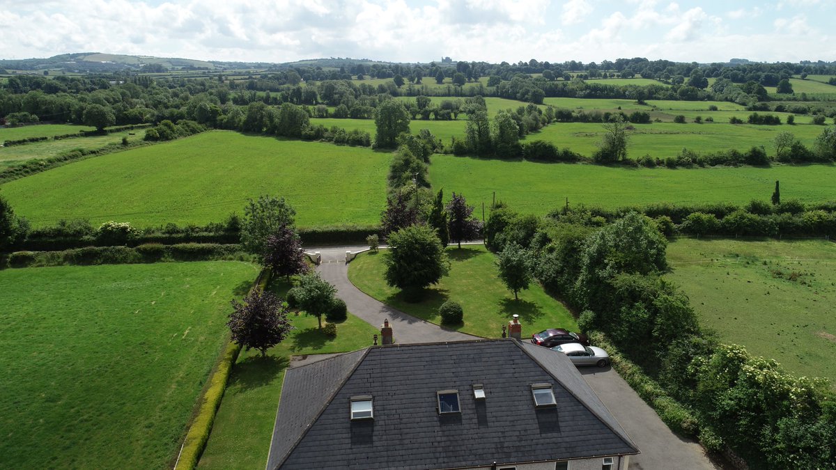 Maherauctioneer's tweet image. Lovely view of Rock of Cashel from our new listing

#tipperary #5bed #dormerbungalow