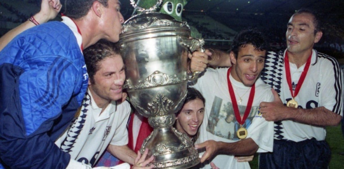 DiarioOle's tweet photo. 🏟️ Hoy cumple 70 años el Maracaná, tierra donde un solo equipo argentino pudo gritar campeón. Y no una, sino dos veces. 🏆🔴 https://t.co/K01BjKBGuE