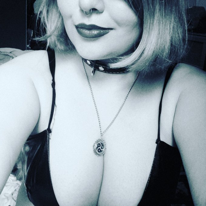 So my weekend was fun - she said, on a Tuesday Don't worry guys I'm alive and still making content for<a href="/tag/feetpic"class="tags"><span>#feetpic</span></a>