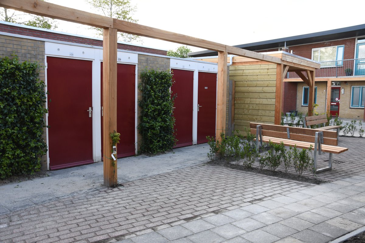 Bij een zorginstelling in Dokkum hebben we de tekening en complete aanleg mogen verzorgen. De wens was een functionele inrichting met een gezellig karakter. frisiabergum.nl