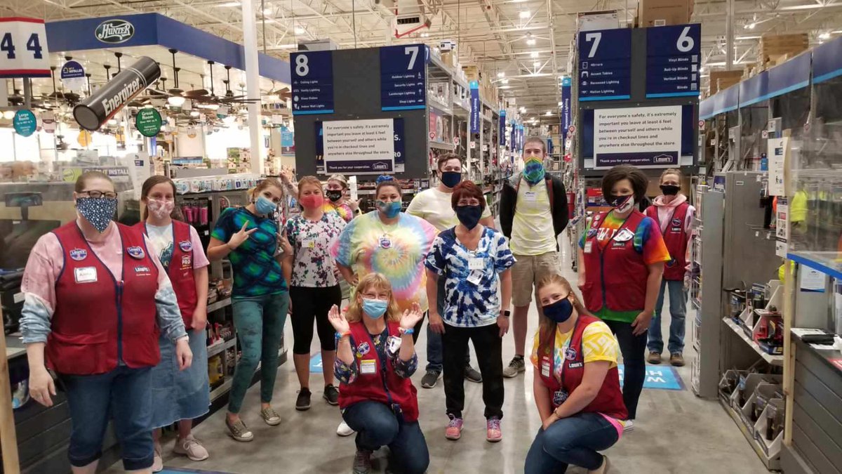 jessykramer007's tweet photo. Day 2 of Spirit week at Lowe’s 2458🟣🟦🟢🟨🟠🟥 #tiedyetuesday @810Lowes @BlueBoxR1 https://t.co/52NXQ9S0n3