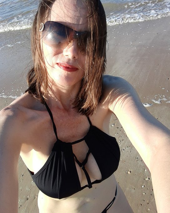 Hanging at the beach! 💋 https://t.co/sKzmNtA55E<a href="/tag/facial"class="tags"><span>#facial</span></a><a href="/tag/blowjob"class="tags"><span>#blowjob</span></a><a href="/tag/cumshot"class="tags"><span>#cumshot</span></a><a href="/tag/cumslut"class="tags"><span>#cumslut</span></a>