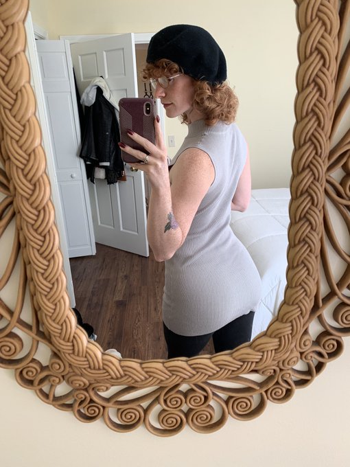 1 pic. I’m cute with clothes on too ? https://t.co/23ctKN9Dbc