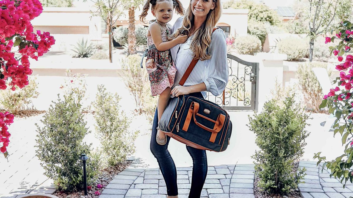 hafmall's tweet photo. The convertible baby diaper bag is waterproof, easy to clean and wear-resistant. Adopt neutral color matching and PU embellishment, reinforced seams in shoulder straps and handle, double high-quality hardware zippers make tote more stylish, eye-catching, durable and convenient. https://t.co/5zSV956Wus