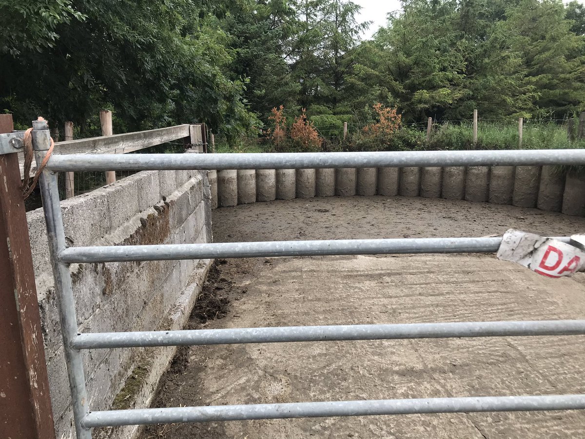 Interesting results of the unagitated dairy washings tested by <a href="/Grasslandagro/">Grassland Agro</a>. 1.5 units N, 0.7 units P and 4.7 units K per 1000g. Important to maximise organic nutrients in farm. 4000g/acre will give roughly half your maintenance K for grazing ground for the year.@GlanbiaConnect