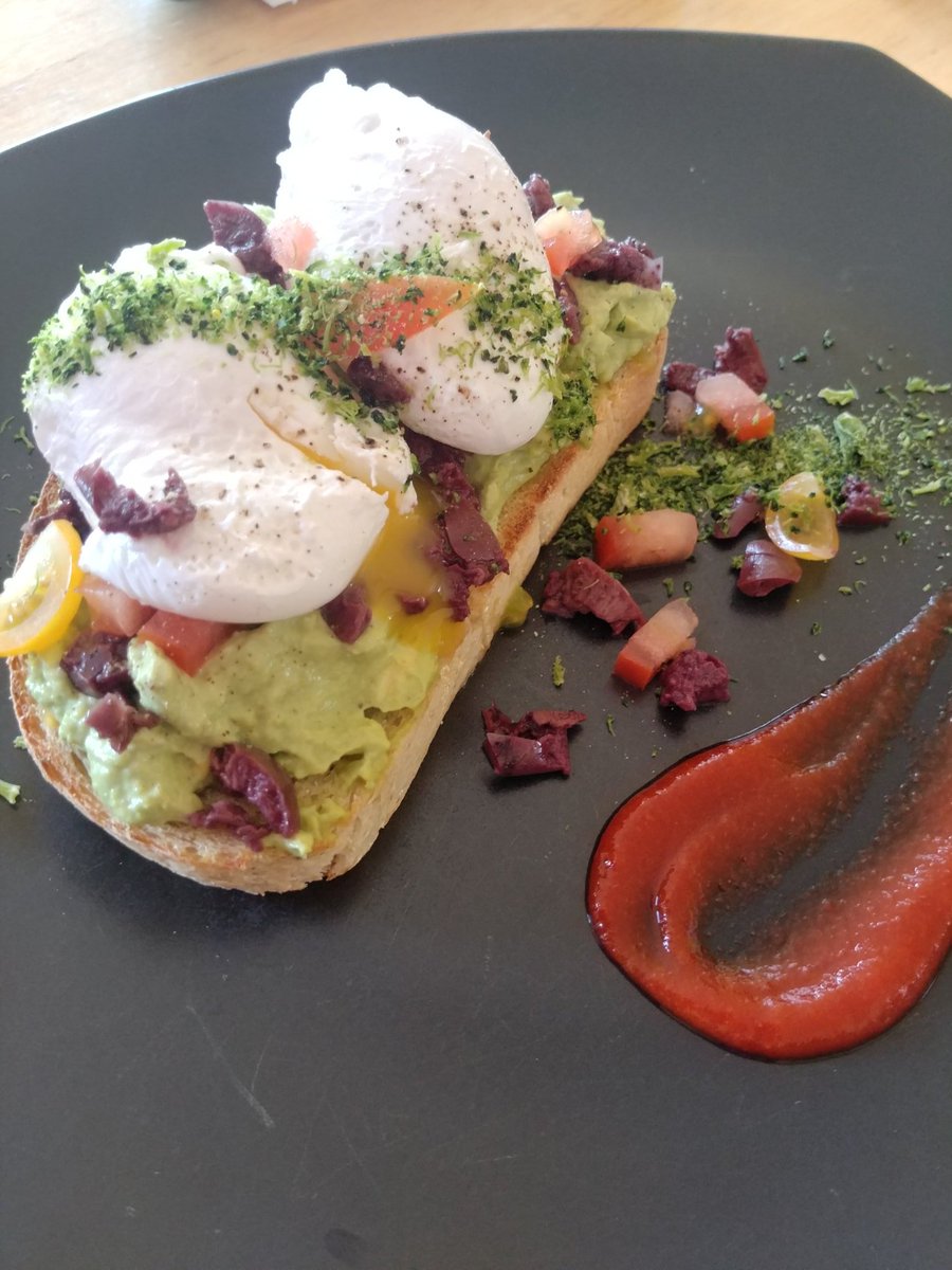 When breakfast looks this good, you don't need to out to a restaurant! Happy Tuesday everyone! Hope you are all doing okay!💛💙💚❤