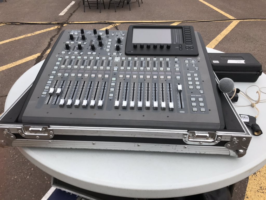ssiaudio's tweet photo. #showtimetuesday nothing big, but is something!!! @electrovoiceofficial @behringer #supportlocalbusiness #proav https://t.co/Jf2QaPSfKW
