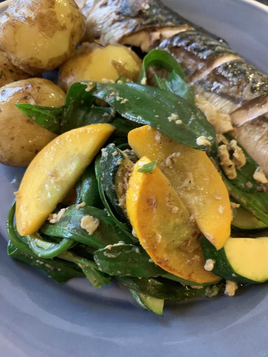 HooleFoodMarket's tweet photo. Lovely dinner this evening - grilled #Mackerel with #CornishEarlies and sautรฉed courgettes with sea spinach and egg, not to mention a beautiful, genuine sourdough loaf.
#YellowCourgette
#SeaSpinach
#CornishProduce
#BricklandsFish
#Sourdough
#Hoole
#Chester
#SourcedFromHoole https://t.co/6bNeYStymw