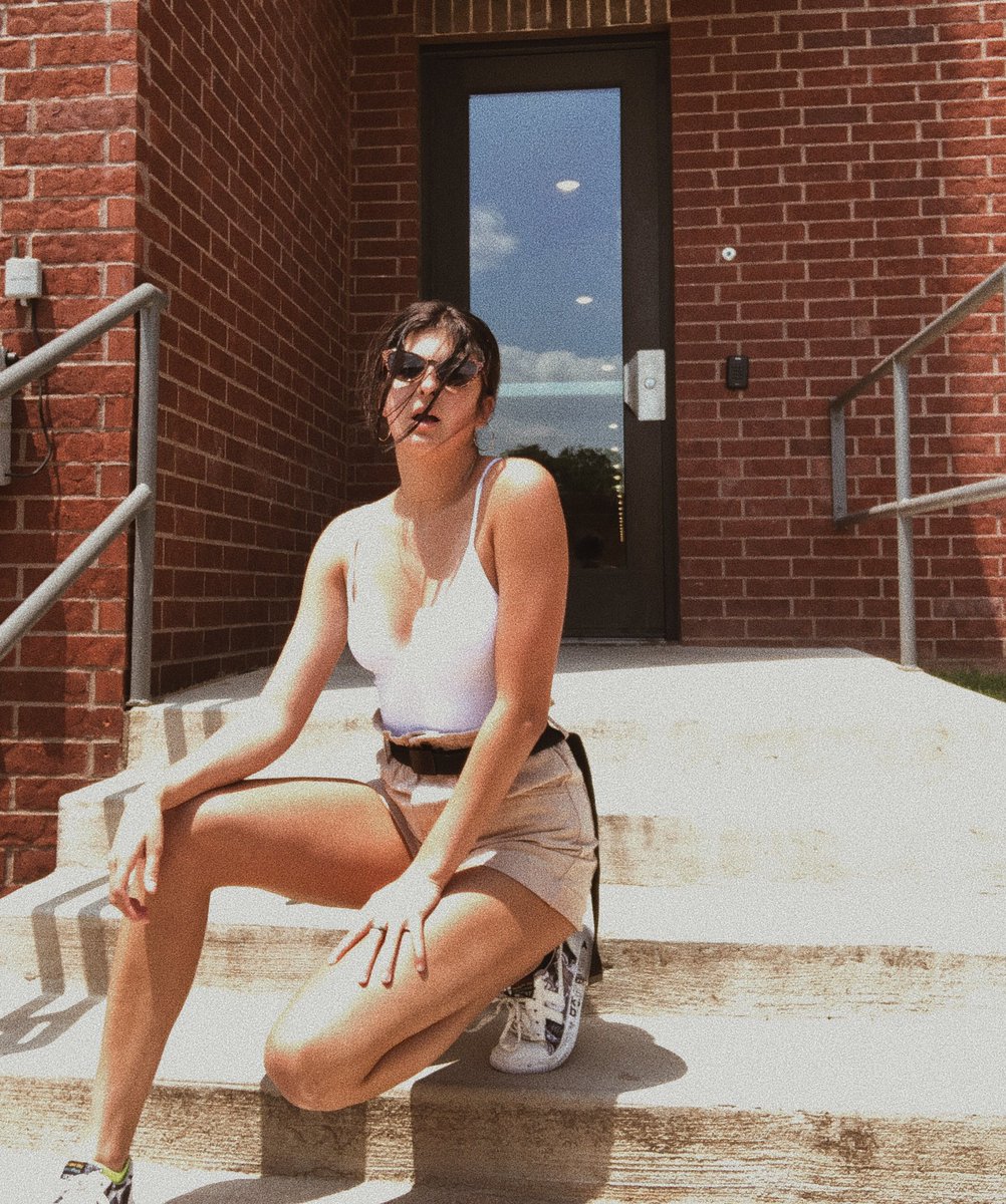 _annapaige's tweet photo. so could I get corona just leaving my room to take these pictures? 😳🥺#coronatakesovermidtown #actuallycurious https://t.co/gR1YBfwEMJ