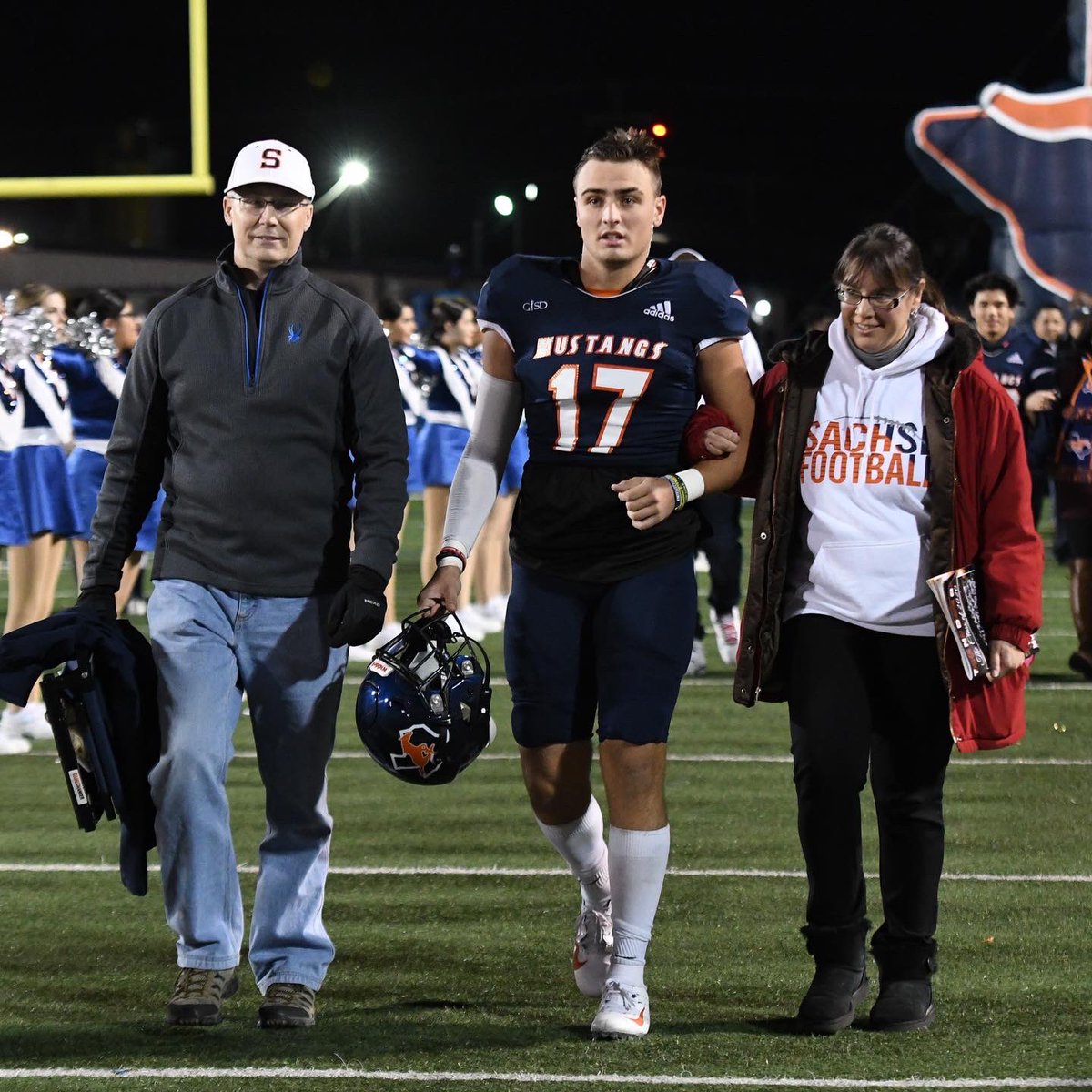 Marsh28Frost's tweet photo. It’s been a helluva ride... See ya Sachse ✌🏼🎓 https://t.co/rd14og4YCx