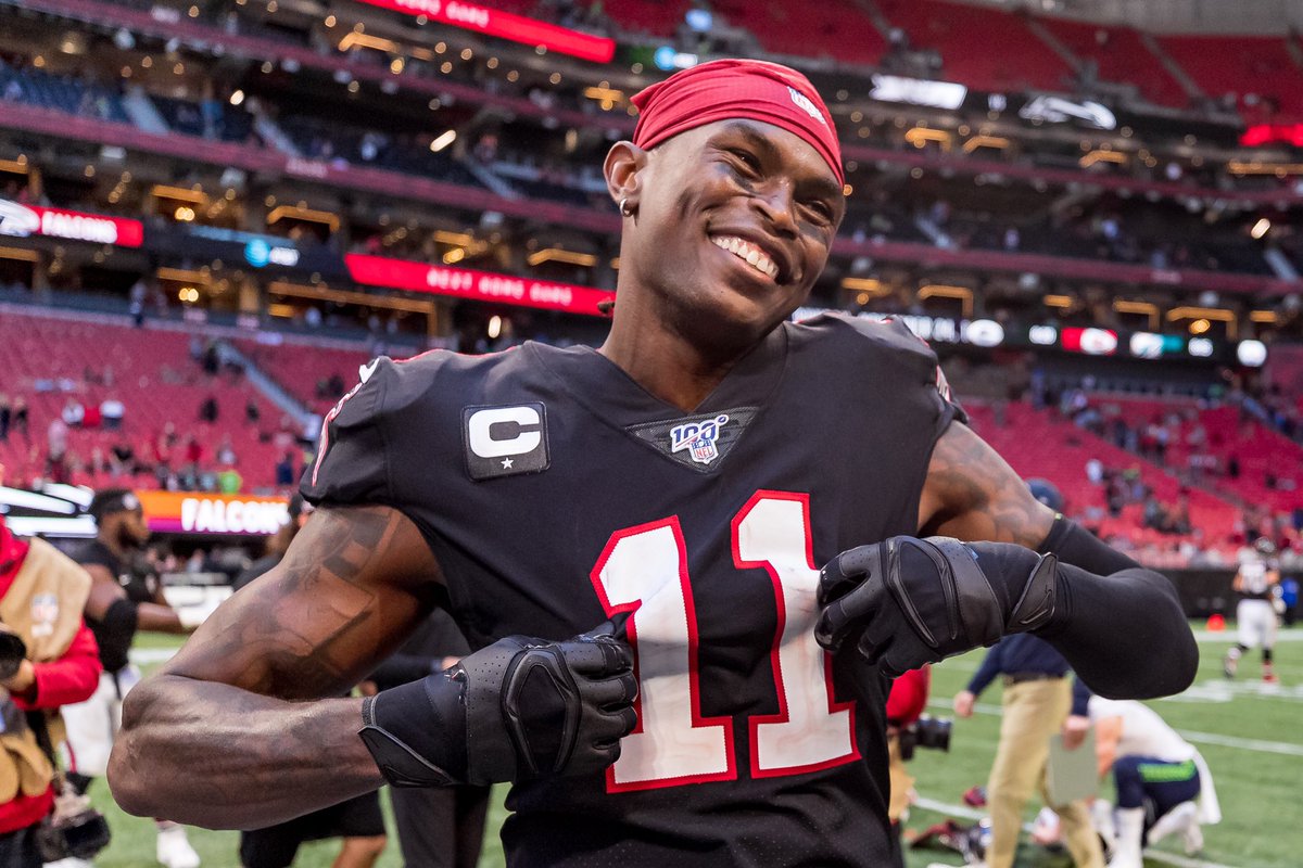 The best wide receiver in the NFL, but as you scroll down his smile gets bigger. A thread: