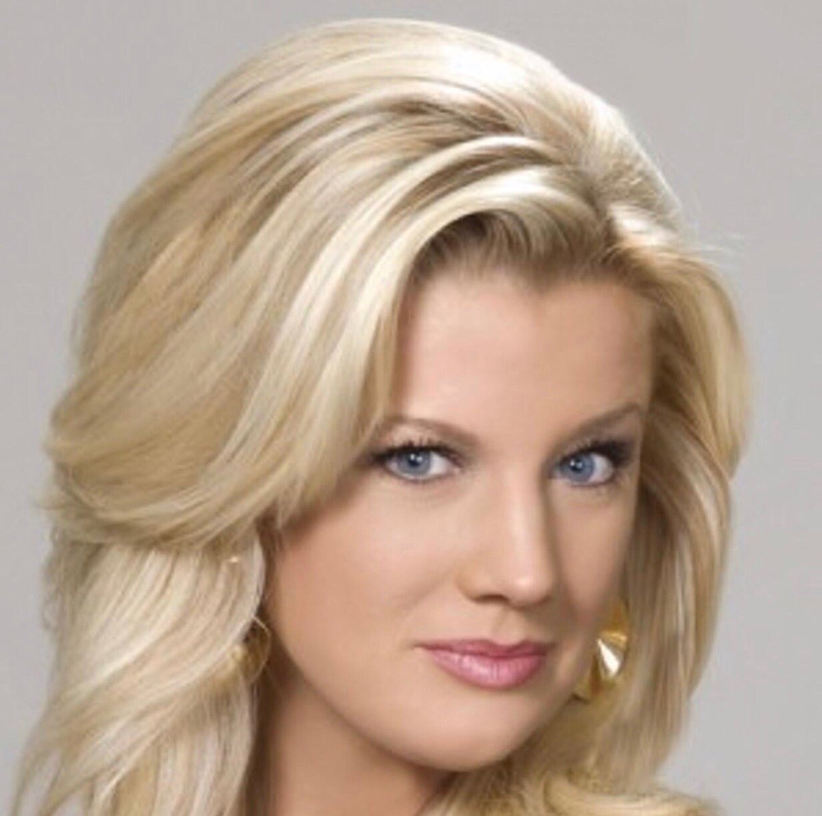 MissNebraskaOrg's tweet photo. Happy Birthday to our Forever Miss Nebraska, Gretchen Bergquist Miss Nebraska 2008! https://t.co/NPM8rYaIwP