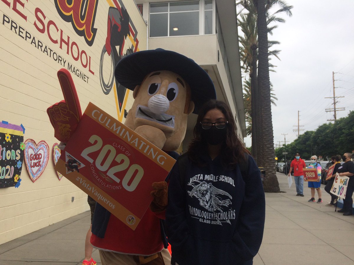vistamiddle's tweet photo. Vista had a wonderful 8th Grade WALK-UP Farewell ๐ท๐#Celebration today! ๐ค ๐ Congrats Grandiloquent #Scholars, Class of 2020! ๐ซ๐ฌ The Vista Family is so proud of you all! โOnce a #Vaquero, Always a Vaquero!โ #Classof2020 #VistaRocks ๐ฅ @LDNESchools @Kelly4LASchools @MsDamonte https://t.co/0U7cU3Ufel