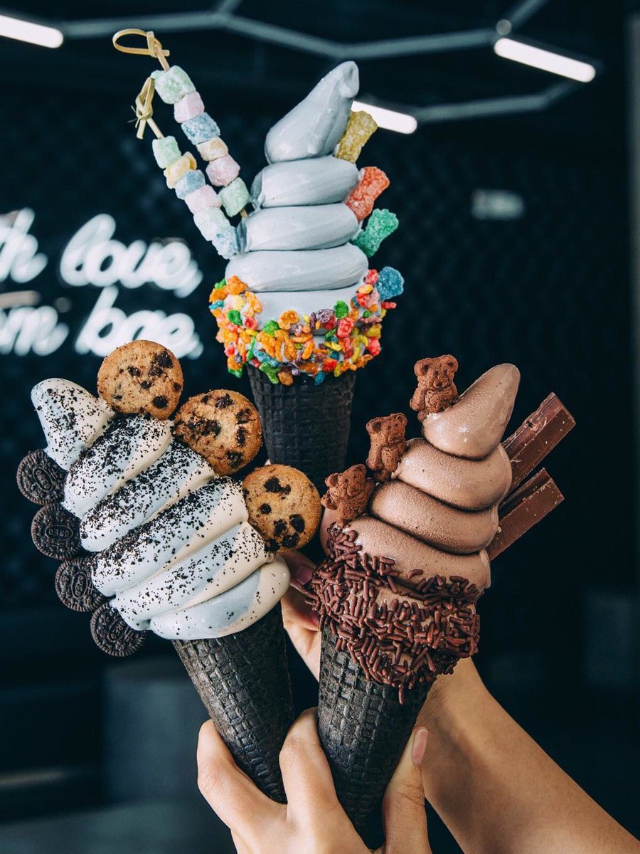minniemousekiss's tweet photo. Where can I get ice cream like this? 😛 https://t.co/6g7H4D5pN3