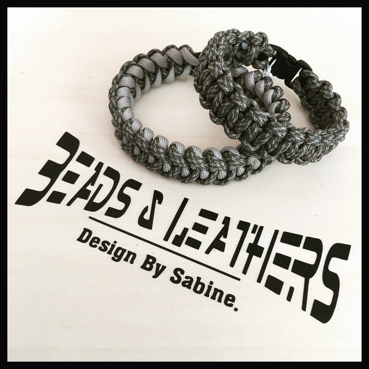 Bienbianchi's tweet photo. Heren Paracord armband. Evt. ook mogelijk met een metalen sluiting en verkrijgbaar in div. kleuren. #vaderdagtip #vaderdagcadeau #men #handmade #custommade #juwelery #paracordbracelet #kids #woman #Paracord #casual #stoer https://t.co/tIv4pOPcjz