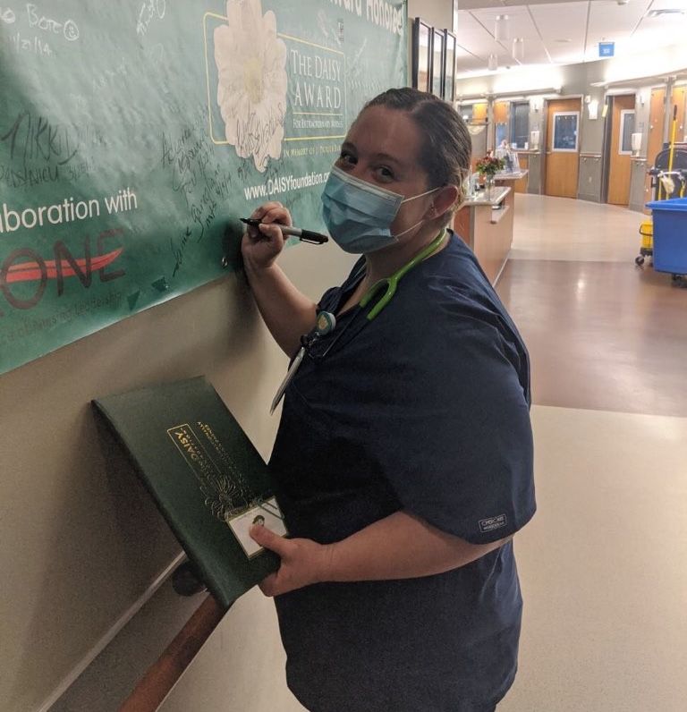 Congratulations to Char who was honored as a DAISY Foundation Award for Extraordinary Nurses recipient this past week! ๐ผ @DAISY4Nurses https://t.co/2qNpt6N00i