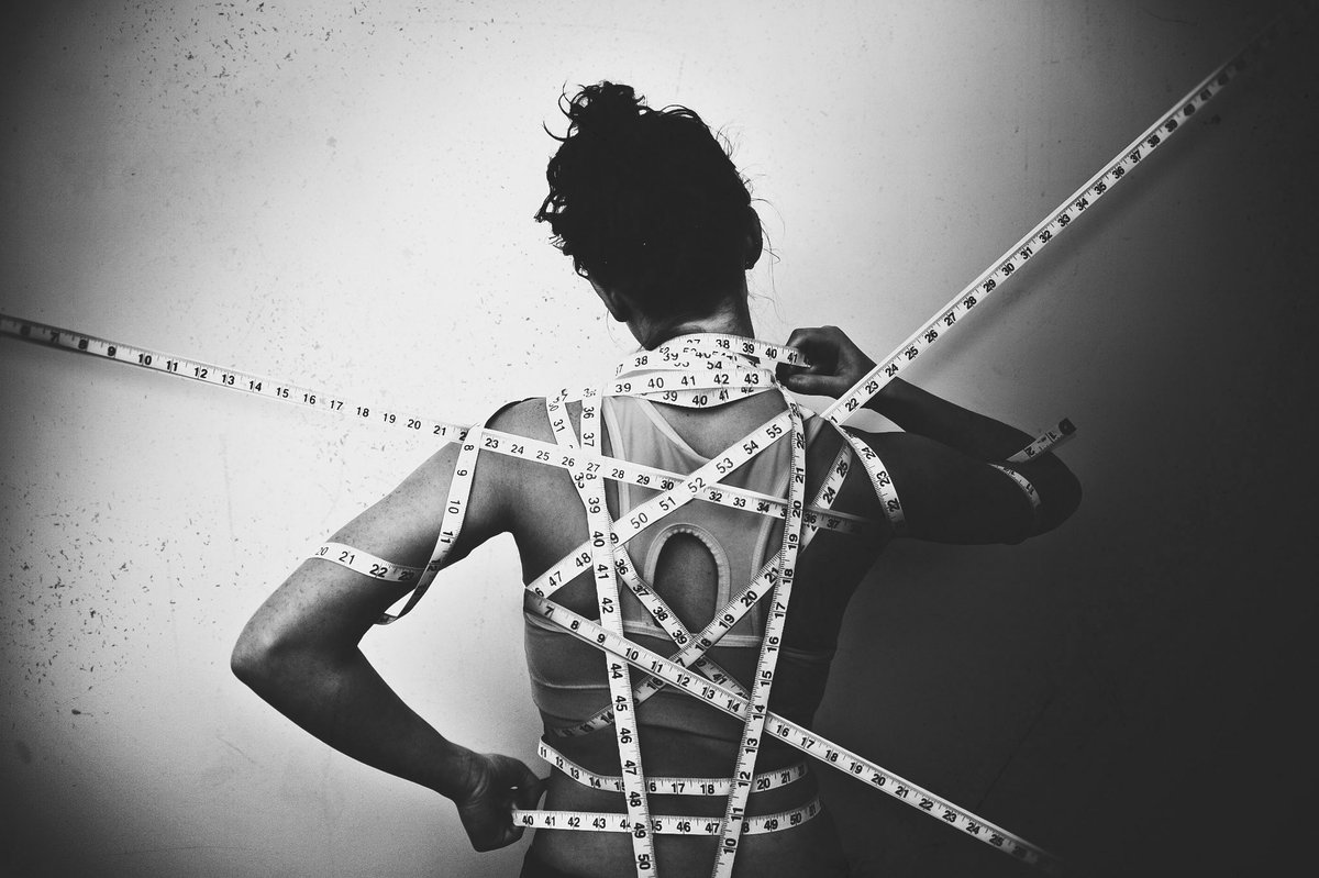 Аггравация. Бодишейминг это что такое простыми словами. Фэтшейминг. Спорт шик плюс сайз. Спортивная толстушка.