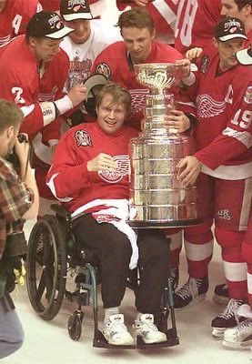 JohnKeatingTV's tweet photo. 22 years ago today. And weโll never forget this image. #vladdy #Believe #backtobackCups https://t.co/nRVUzMxVu7