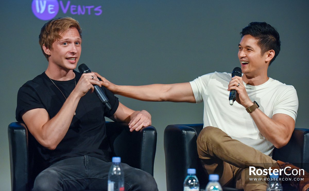 RosterCon's tweet image. Il y a 2 ans / 2 years ago : #THOS2 by @WeventsProd
Panel avec #HarryShumJr et #WillTudor
Panel with Harry Shum Jr and Will Tudor