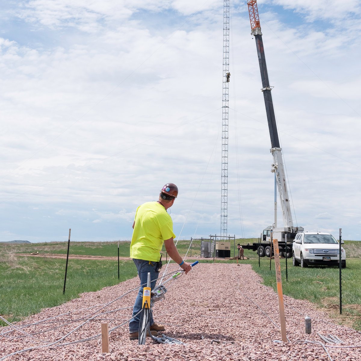 VIKORInc's tweet photo. This Tower Tuesday we're taking you behind the scenes for a tower stack! There sure is a lot that goes into putting a tower up. LC: Oelrichs, SD. #TowerTuesday #ElevateWireless #DedicationToElevation #BeVIKOR #TowerStack https://t.co/qwzk4KI3Sb