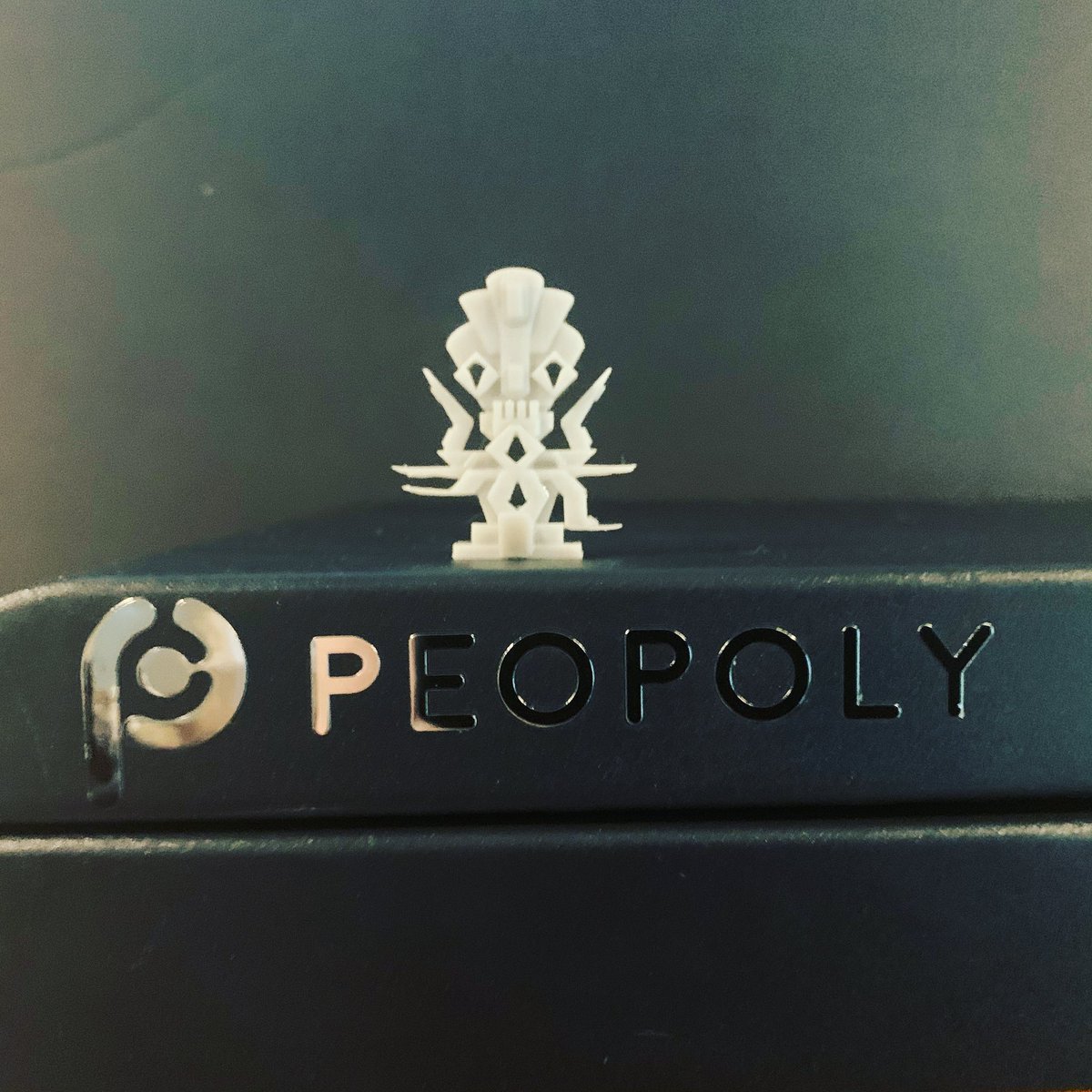 JackofAllStudio's tweet photo. My new @mypeopoly phenom finally came in. After a couple missteps with bed adhesion, I finally have my first resin 3D print!  It’s not perfect but I’m ready! Given my rekindled love for @seaofthievesxbox, I had to print a tiny Shroudbreaker! #jackofallstudio #SeaOfThieves https://t.co/JUFxVihGK5