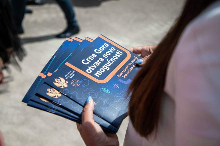 Sa partnerima iz Vlade i Naučno-tehnološkog parka Crne Gore koračamo ka istom cilju - da zajednički gradimo i razvijamo inovaciono-preduzetnički ekosistem Crne Gore! Zato smo danas potpisali strateško partnerstvo sa NTP-om vrijedno 1,5 miliona eura.