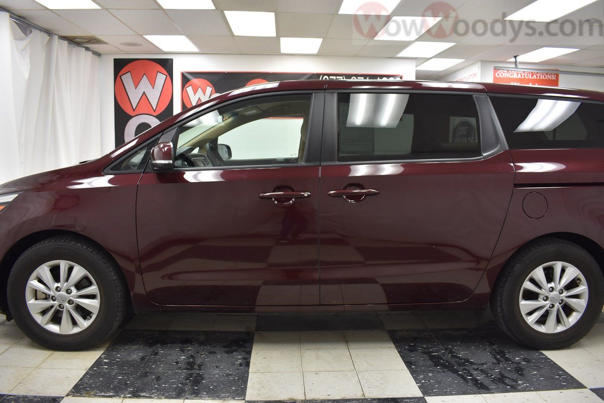 MAGCDJR's tweet image. One Owner! This Kia Sedona LX has a dependable FWD 3.3L V6 engine with amazing options including a 5" Media Center, Backup Camera, &amp;amp; Third Row Seating! See more at wowcarbuying.com/kia #KIA #ThirdRow #KiaSedona #Sedona #Kiaforsale