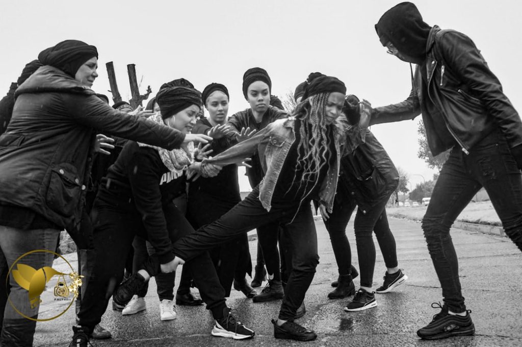 blackdoeksa's tweet photo. #blackdoekmovementsa unites against gender based violence! ✊🏼🖤 https://t.co/rjp3Goj7s3