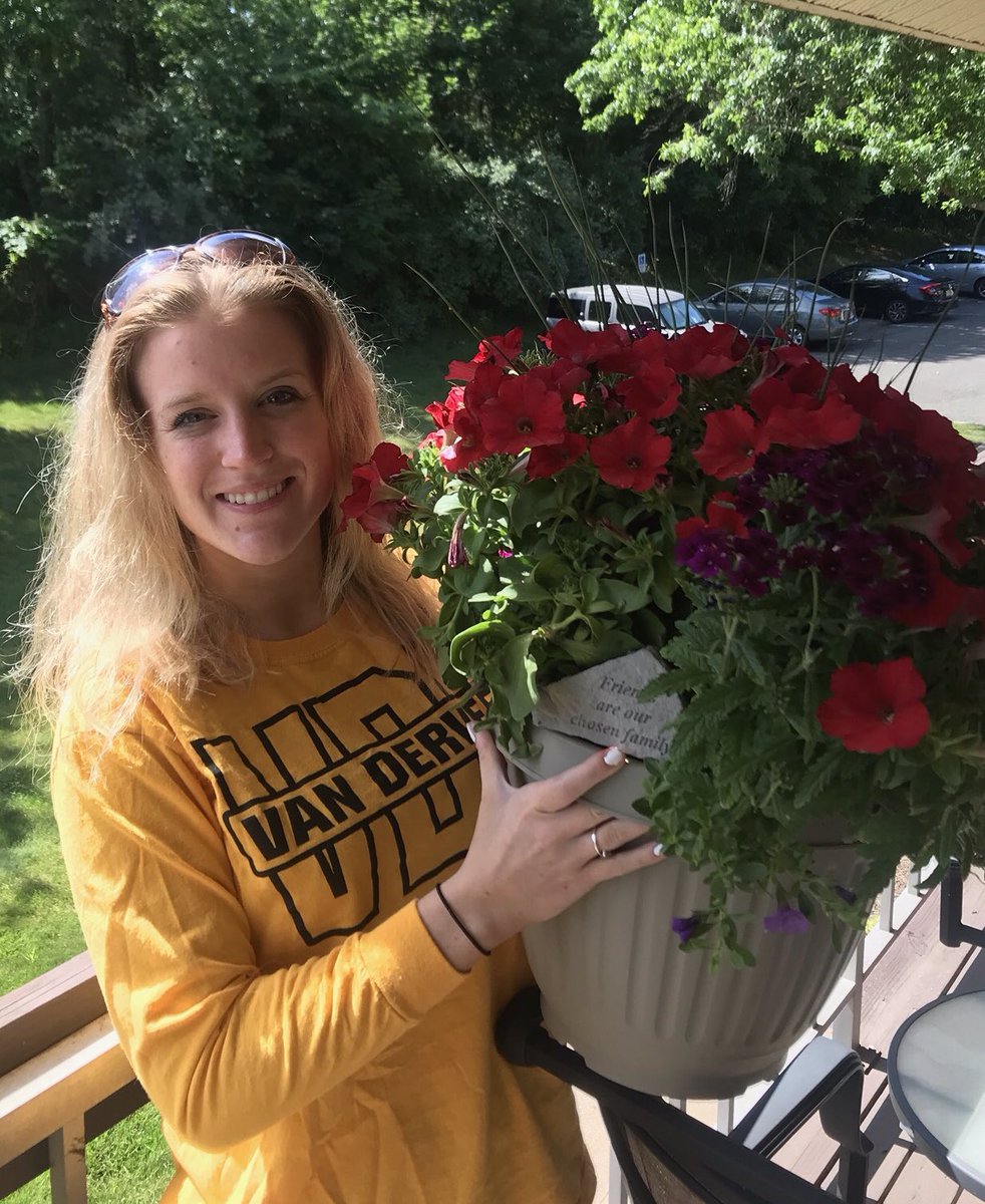Monday Kindness Challenge- thank a teacher... Thanks Miss Anderson for a great year, love A-6 . @MissAndersonVDV <a href="/MsAgnelloVDV/">Paige Agnello</a> <a href="/Mrs_Assad/">Martine Assad</a> <a href="/AgnelloDiane/">Diane Agnello</a> <a href="/deblnash/">Deborah Nash</a> #allin4theville #vdvflexiblelearning