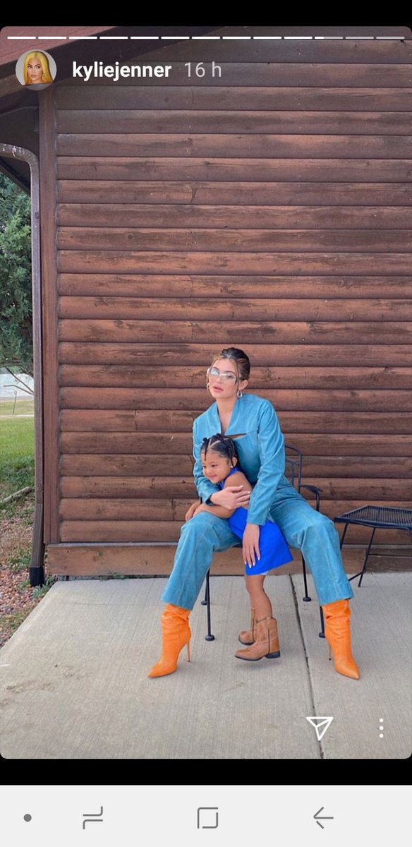 kardashianArg__'s tweet photo. @kyliejenner @kyliecosmetics @kylieskin divina #Stromi ❤️
• • • • • •
#kardashians #kyliejenner #kimkardashian
#kardashian #kendalljenner #kuwtk #kourtneykardashian #keepingupwiththekardashians https://t.co/mjjtnWjbqY