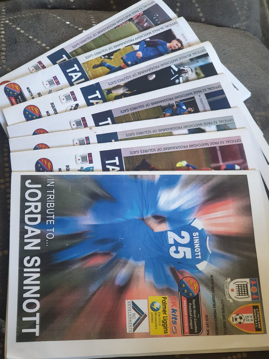 squiresgatefc's tweet image. GIVEAWAY📚

Help us reach 6,000 followers, and we will give away a bunch of our highly rated 2019/20 programmes to one person who retweets this once we reach the 6k landmark‼