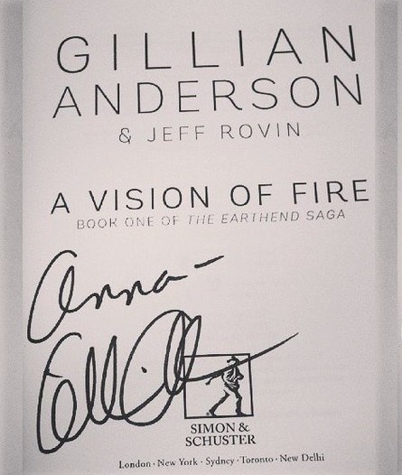 NjutaAnna's tweet image. these autographs are forever in my heart!!!!! @tomaca @LanaParrilla @GillianA