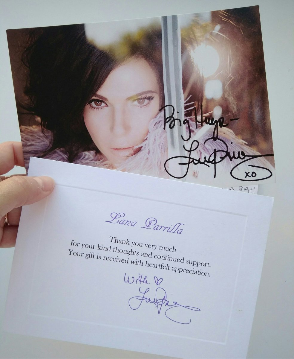 NjutaAnna's tweet image. these autographs are forever in my heart!!!!! @tomaca @LanaParrilla @GillianA