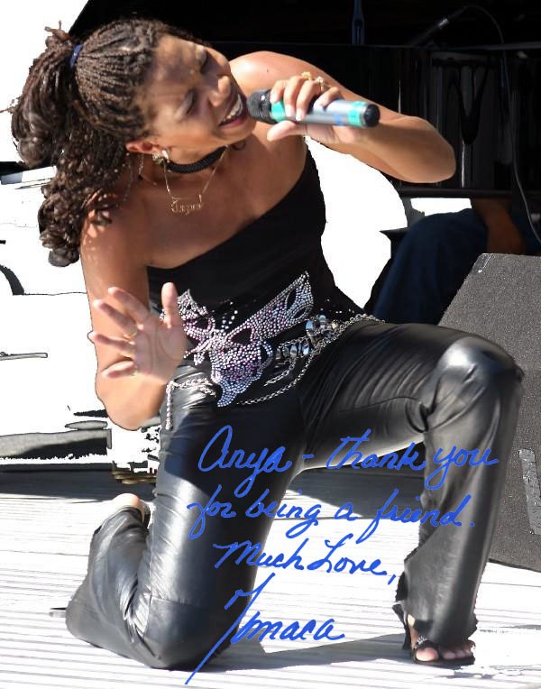 NjutaAnna's tweet image. these autographs are forever in my heart!!!!! @tomaca @LanaParrilla @GillianA