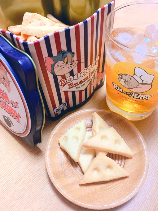 家にあったトムとジェリーの缶に絶対合うと思ってチーズクッキー作りました?満足? 