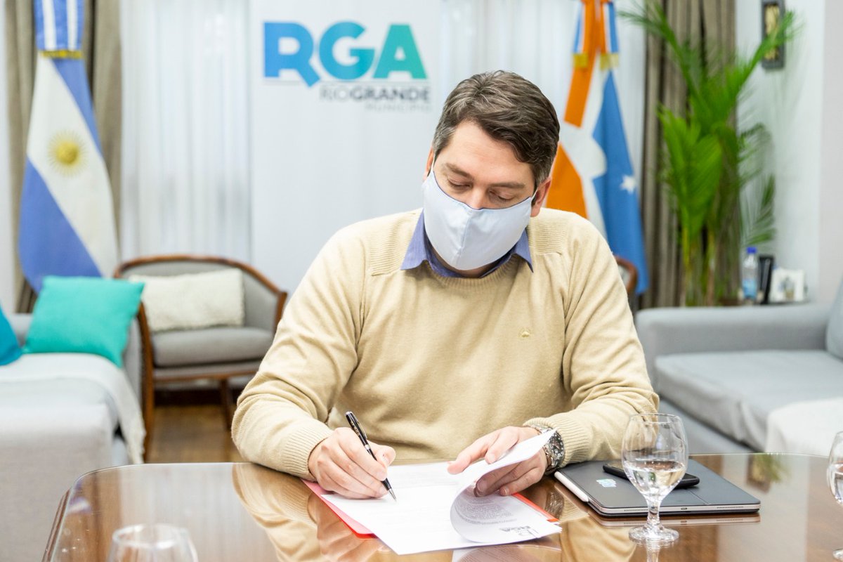MartinPerezTDF's tweet photo. Estamos en emergencia sanitaria, económica y social.

Con un gran esfuerzo del Municipio anunciamos el pago del aguinaldo para el próximo viernes a todos los agentes de nuestra administración. https://t.co/cgQnenOPA3