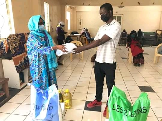 eedsRegionDakar's tweet photo. De Ngor à Diamniadio @eedsRegionDakar s'activent pleinement dans leurs communautés pour sensibiliser, faire respecter les gestes barrières, soutenir des familles, encadrer des enfants dans des centres de confinements.
Nous sommes au moins 200 éclaireurs sur le terrain #Covid_19 https://t.co/l3CiTMCUef