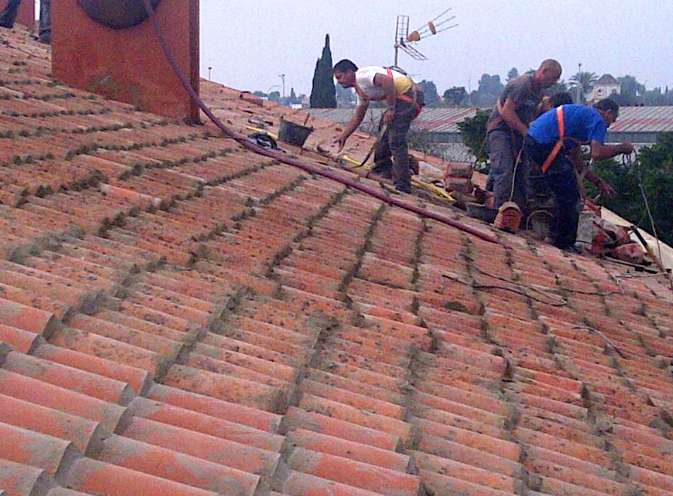 johnson_obra's tweet photo. Para la impermeabilización y aislamiento de la cubierta, realizamos reparación al tejado por su mal estado y aplicamos dos manos de corcho proyectado Paymo, sellando las juntas para evitar humedad por filtraciones.

#impermeabilización #aislamiento #cubierta #humedad #filtración https://t.co/6qksmlC8EK