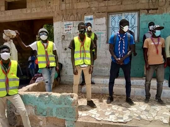 eedsRegionDakar's tweet photo. De Ngor à Diamniadio @eedsRegionDakar s'activent pleinement dans leurs communautés pour sensibiliser, faire respecter les gestes barrières, soutenir des familles, encadrer des enfants dans des centres de confinements.
Nous sommes au moins 200 éclaireurs sur le terrain #Covid_19 https://t.co/l3CiTMCUef