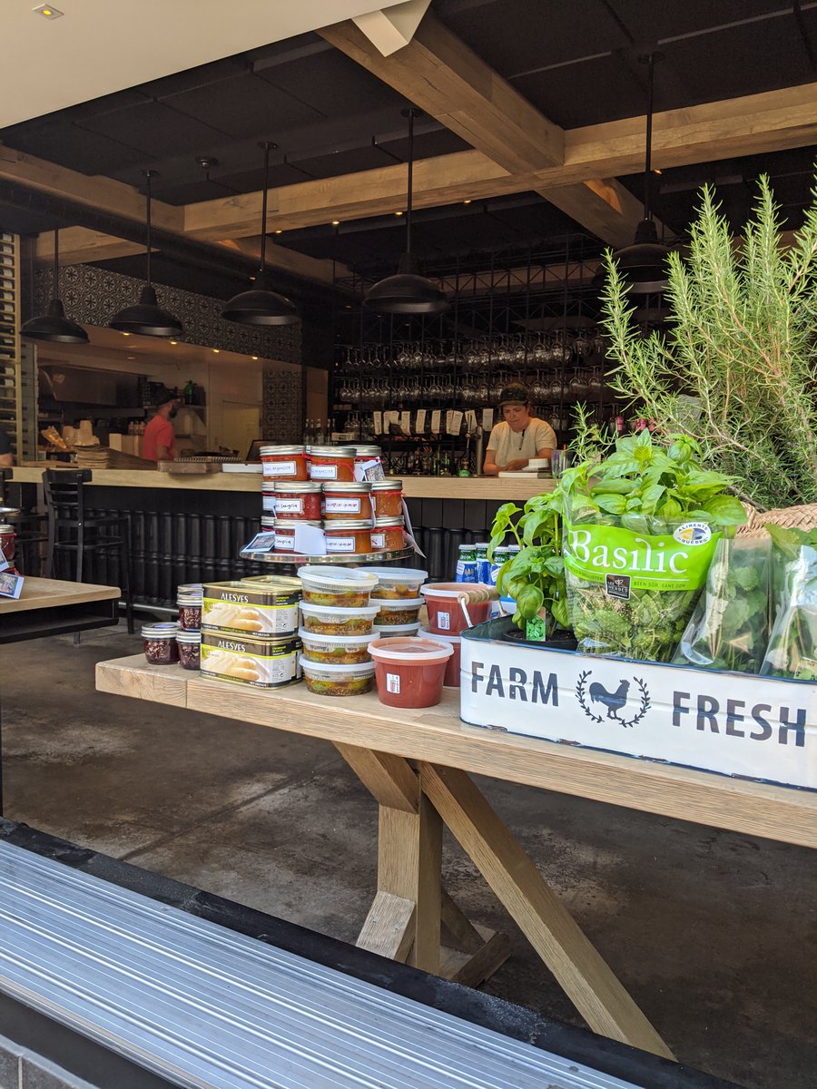 Chers clients, le Tapéo n'ouvrira  pas sa salle à manger le 22 juin. On vous revient avec toutes les d'informations aussitôt qu'on sera prêts. Entre temps, profitez de notre menu pour emporter et n'oubliez pas de passer nous voir au Marché en fin de semaine !