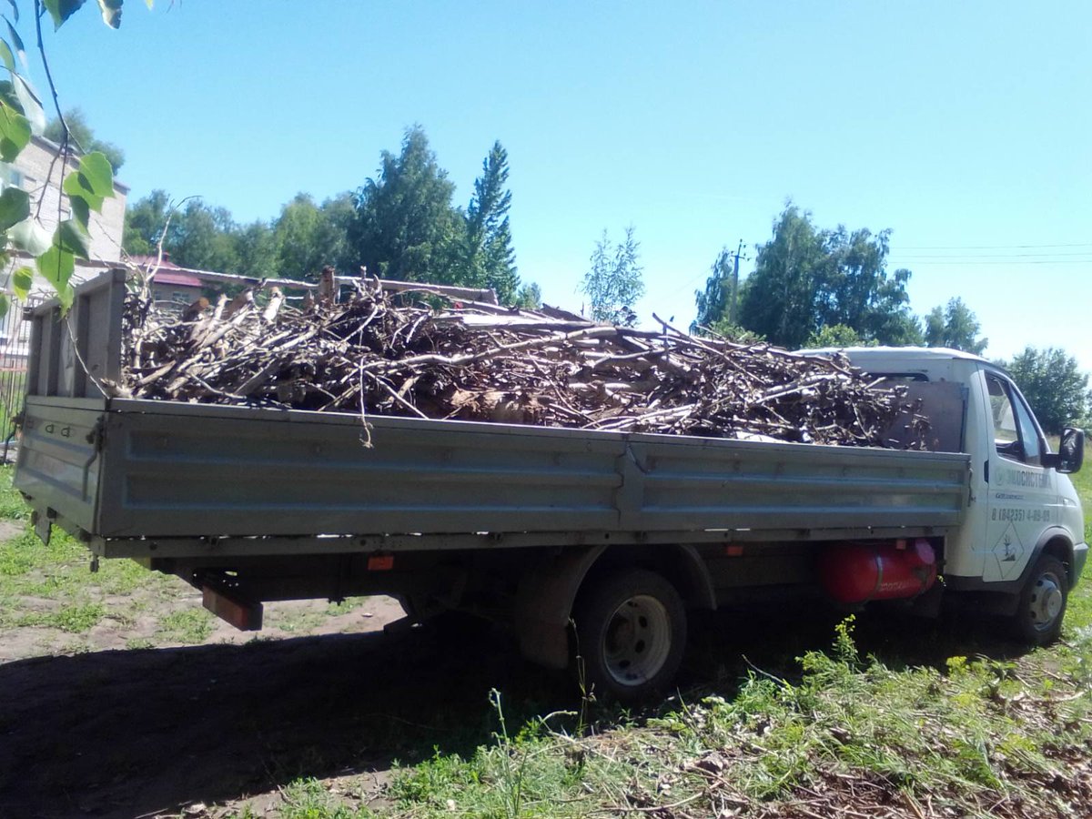 🚚Сегодня с территории подшефного детского сада в Новой Майне вывезли ветки и листву от спиленных старых тополей. 🍂🍃🍂. Аварийные деревья были убраны с участка игровой зоны, где на минувшей неделе для дошколят был установлен деревянный экогородок:👇🏻
vk.com/public17514928…