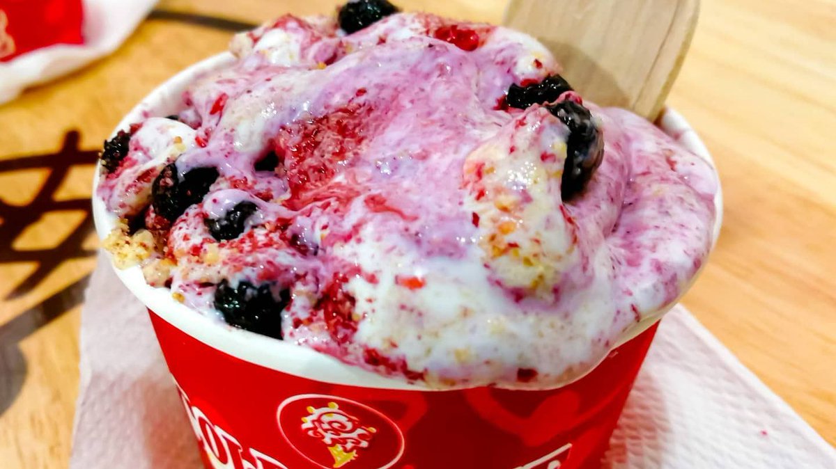 Celebrating because @coldstone Navy Yard is now #open! 🍨 🍦 
📷 @cochinfooddiaries
