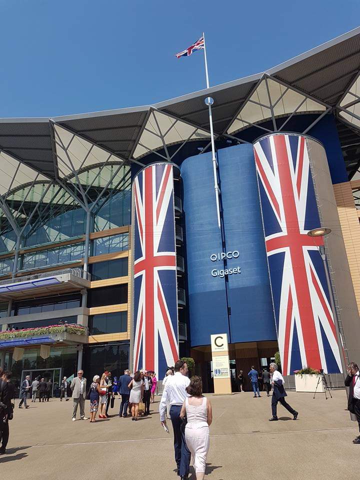 85Eclair's tweet image. Wish I was in my most favourite place today ❤️
#royalascot #RoyalAscot2020 @itvracing @Ascot