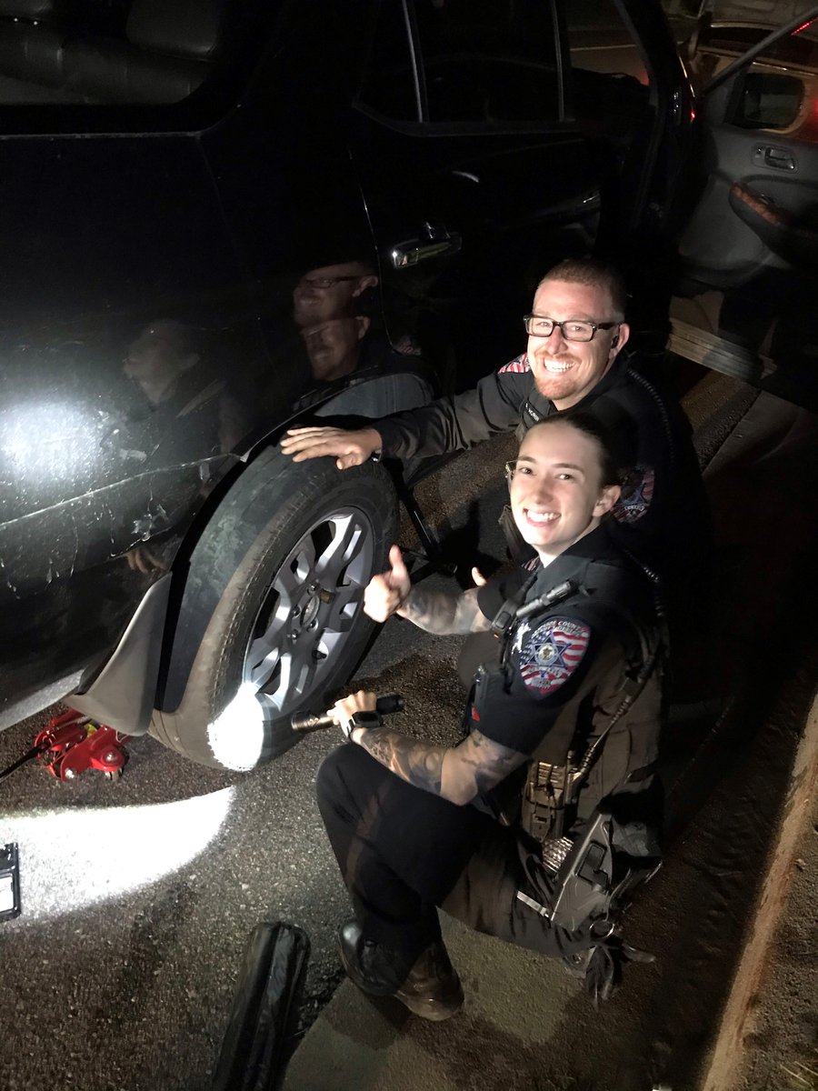 ArapahoeSO's tweet photo. Our deputies were dispatched to a suspicious vehicle near E Powers and S Versailles but instead saw a citizen struggling to change a flat tire on his daughter's car. Deputies Horinga and Bulusan jumped in to help, got the car running and his daughter got home safely. #heretohelp https://t.co/JMKfmVYReb