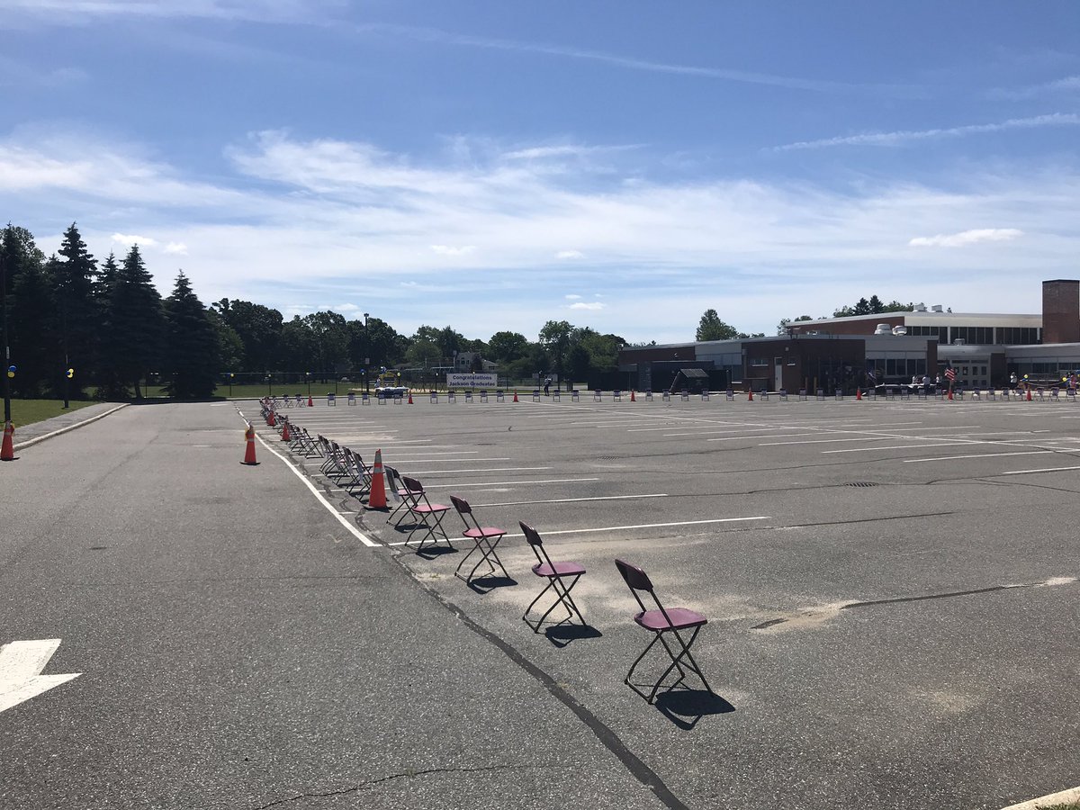 A_RiveraNY's tweet image. We are setting up for today’s 5th grade #carparade to recognize the #Classof2020! It’s a beautiful day to celebrate amazing girls and boys!!! @PTAJackson @JerichoUFSD