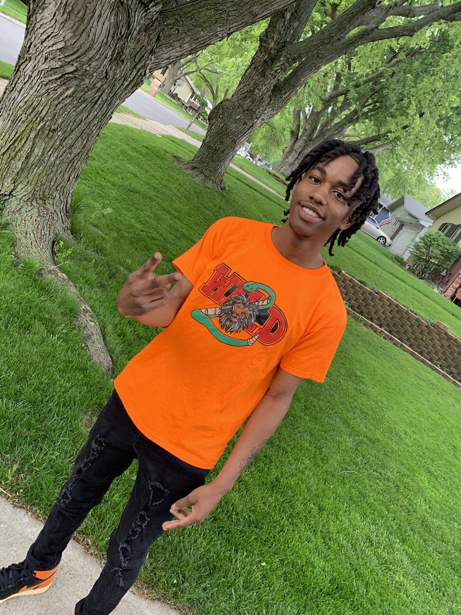 Real_2Foundo's tweet photo. 2 Wild on the shirt 👀You can’t find this in stores #Blaahh🧟♂️ (my own clothing line ) https://t.co/7d4i963yLz