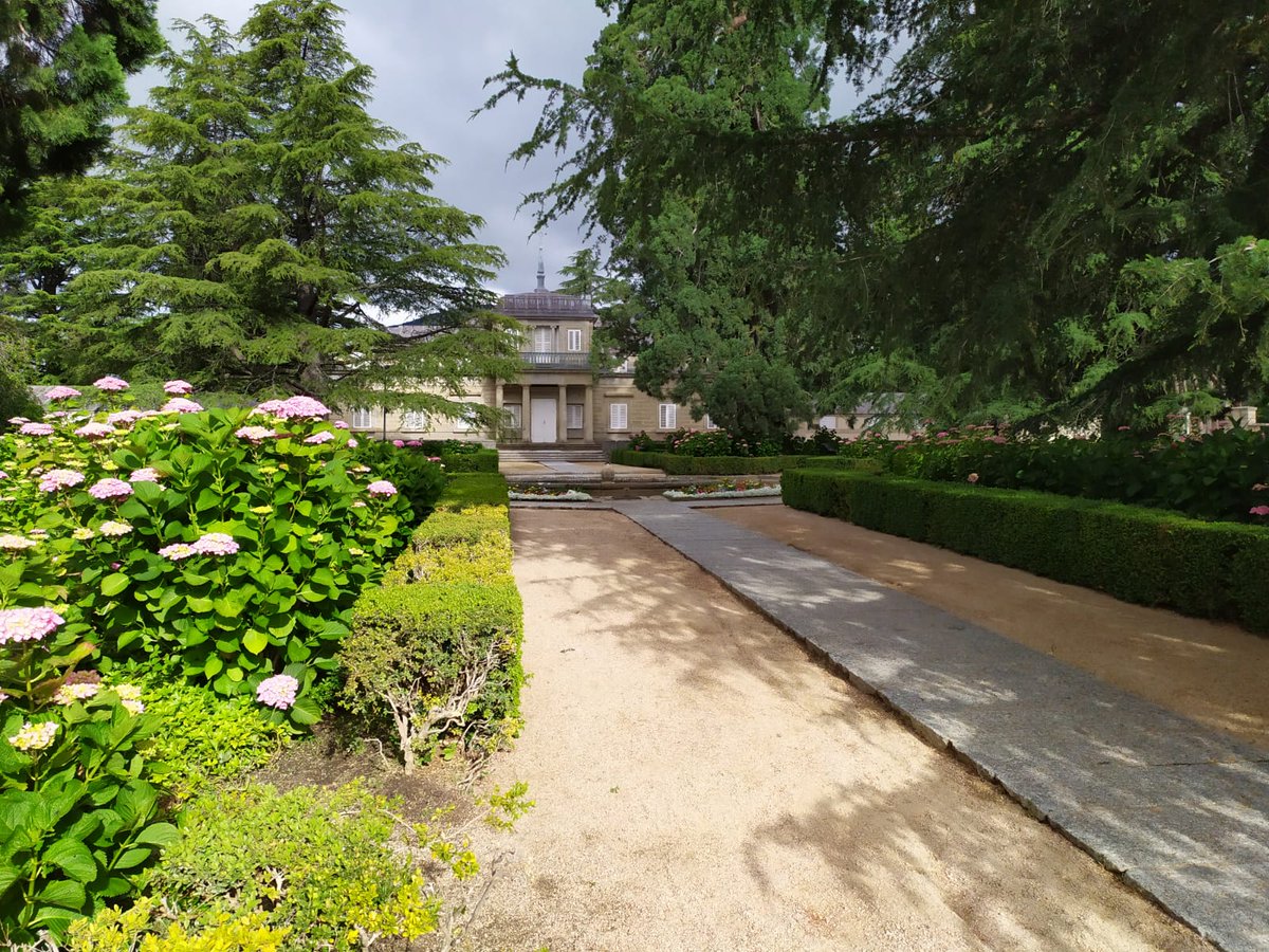 ¿Qué os parecen las vistas y el enclave de nuestro nuevo proyecto? Estamos embarcados en una de esas tiendas en las que todo acompaña para que sea un éxito. Un local espectacular, con un entorno y diseño que no le van a la zaga, en breve os contaremos más cosas. #realessitios