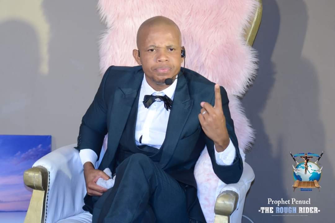 MnguniPenuel's tweet photo. Anyone who fight me and plot, speak against me I will not fight I Am just going to defend on my left hand that’s why when you marry you do not put your ring on the right but you put it on the left it is in the defense.

https://t.co/dRrI6Z9y1E https://t.co/4h2M3mo1pn