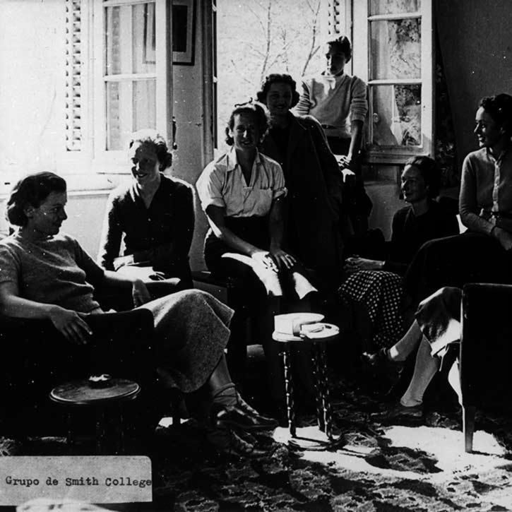 En 1930 llega a España el primer grupo organizado de estudiantes universitarios norteamericanos. Este grupo se instala en el IIE para estudiar durante un curso académico lengua española y cultura de España. Se trata del Junior Year Abroad de Smith College.
ow.ly/vqFG50A3xN1